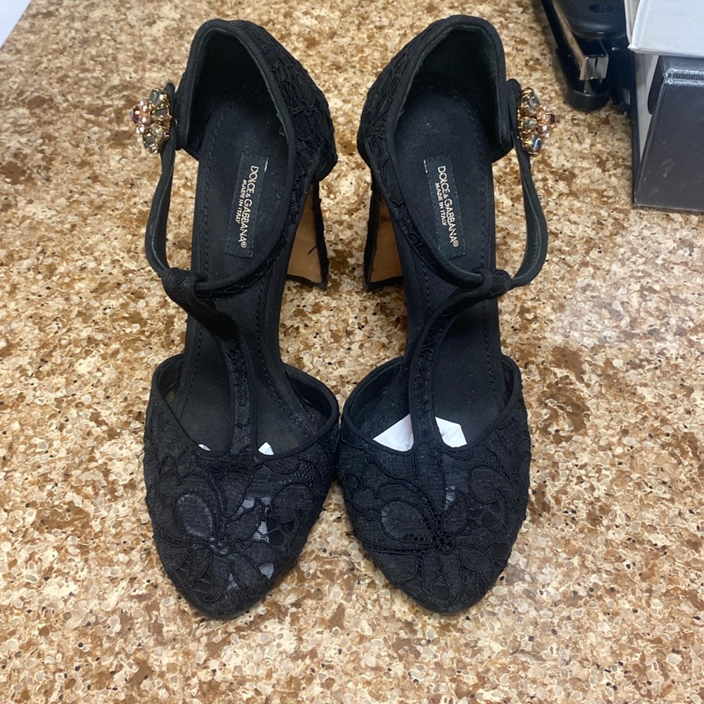 Dolce and Gabbana black lace pumps size 37